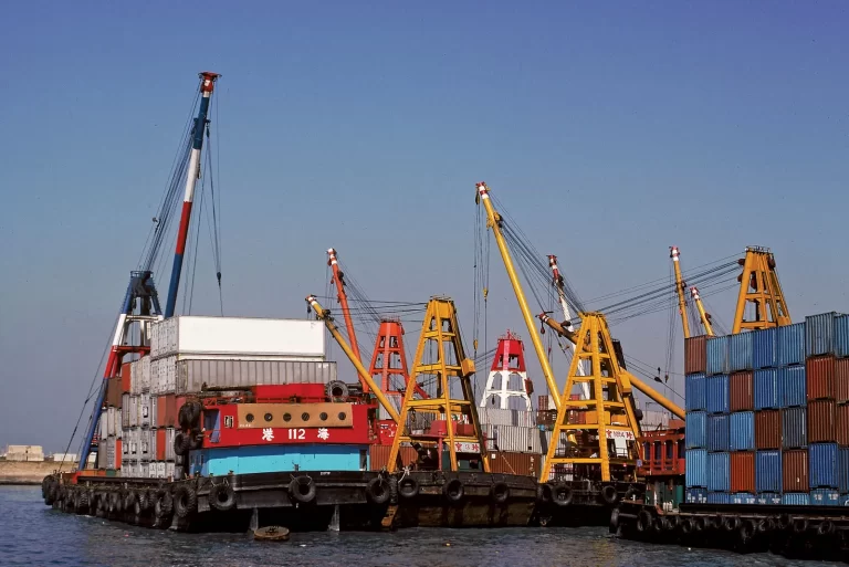 Cranes-containers